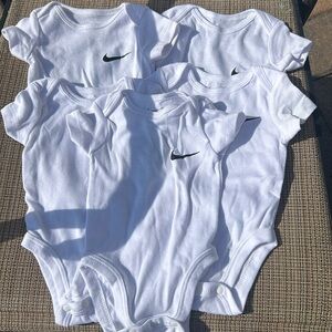 Newborn Nike baby three month short sleeved  onesies